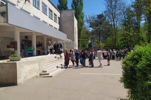 Разрушенный супермаркет из разрушенной "Ривьеры" раздал продукты жителям Одесской области