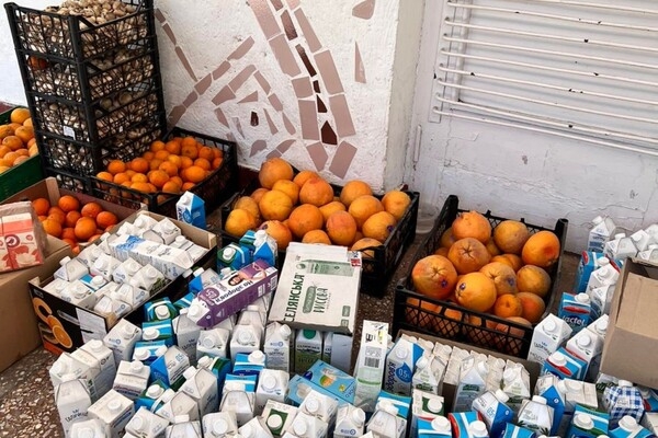 Разрушенный супермаркет из разрушенной "Ривьеры" раздал продукты жителям Одесской области