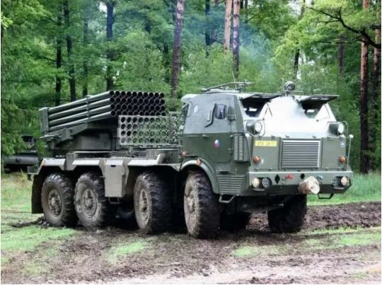 Реально звір-машина: Залужний показав в дії РСЗО RM-70 Vampire