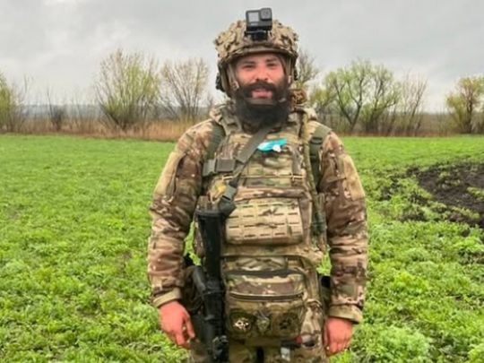 «Зігнутий, як дєд»: відомий гуморист та військовий став на ноги після важкого поранення (фото)
