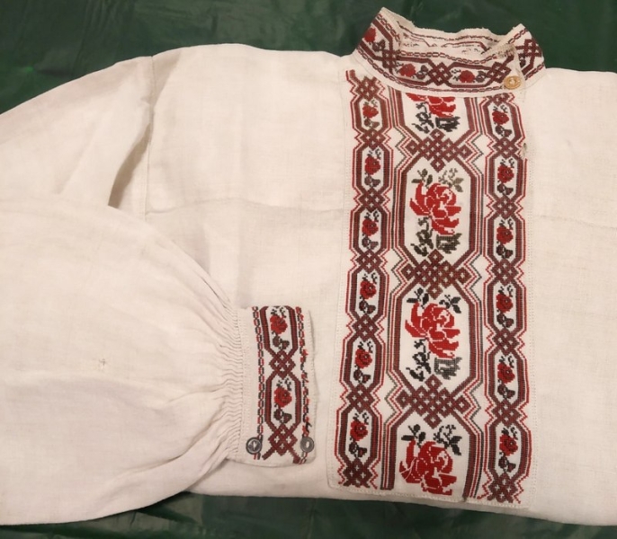 Рятівна вишиванка: більш як 100-літній музейний експонат у Кременчуці слугує оберегом для воїнів